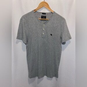 2/30$ ABERCROMBI&FITCH Icon Logo Short Sleeve 100% Cotton Henley Shirt sz medium